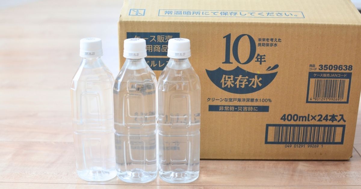 10年保存水400mlのボトルと24本入りの箱