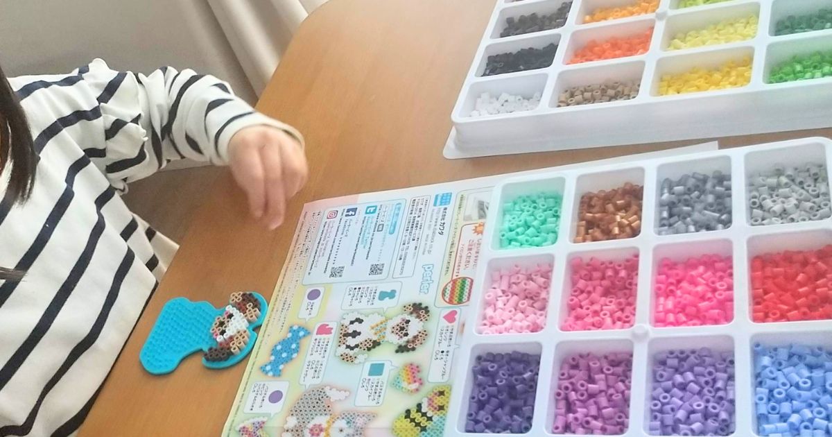 カワダのパーラービーズパーフェクトセット付属の純正ケース。フタが壊れる前の状態。