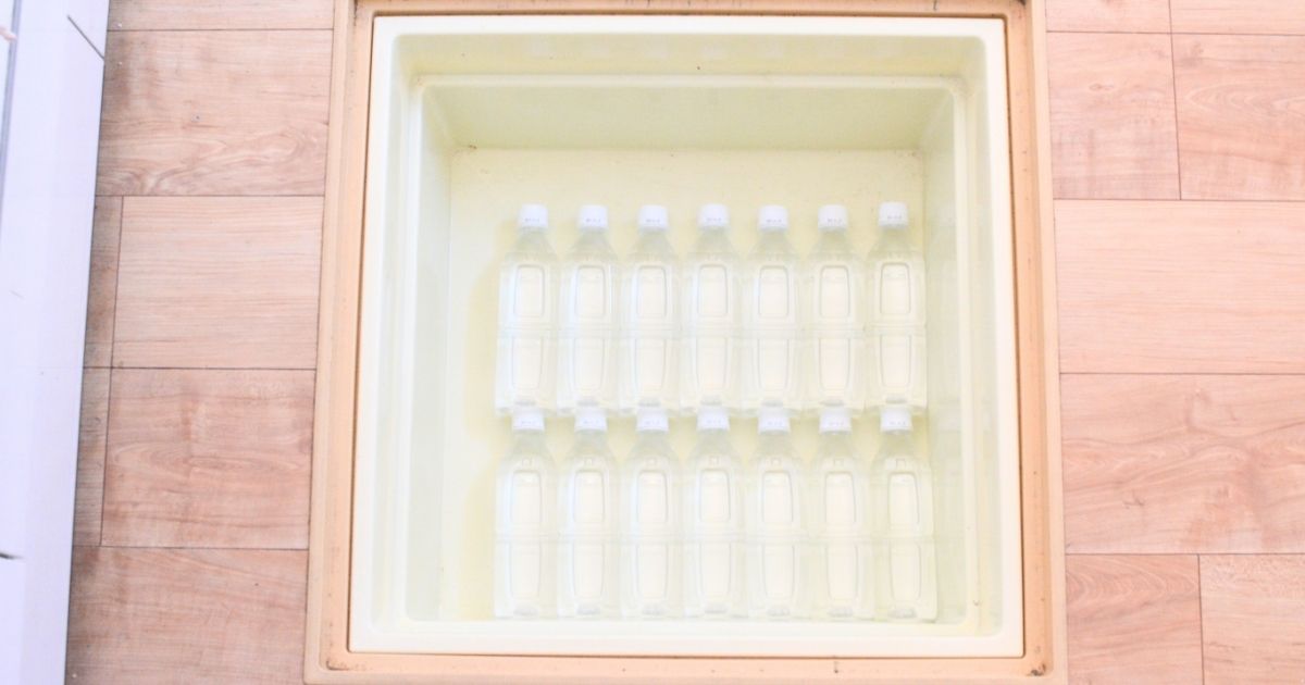 1階キッチン前の床下収納に分けて備蓄している保存水