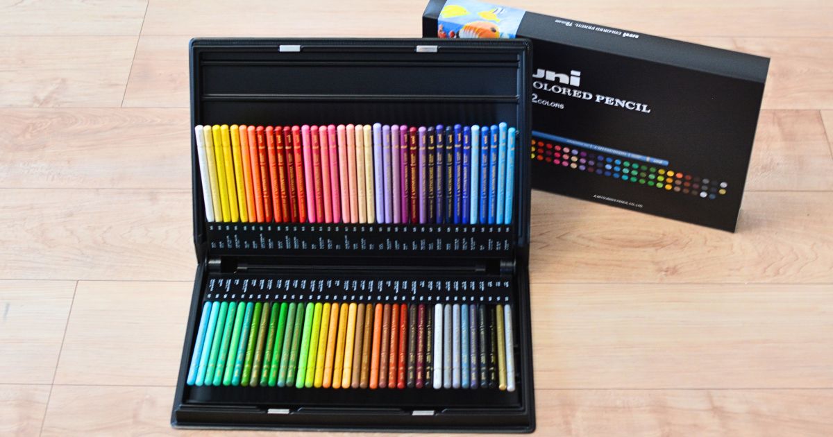 uni72色色鉛筆の付属ケースを開いた状態
