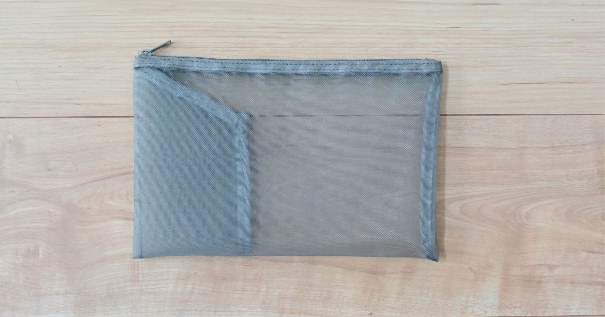 無印良品ナイロンメッシュケース・ポケット付きB6サイズ