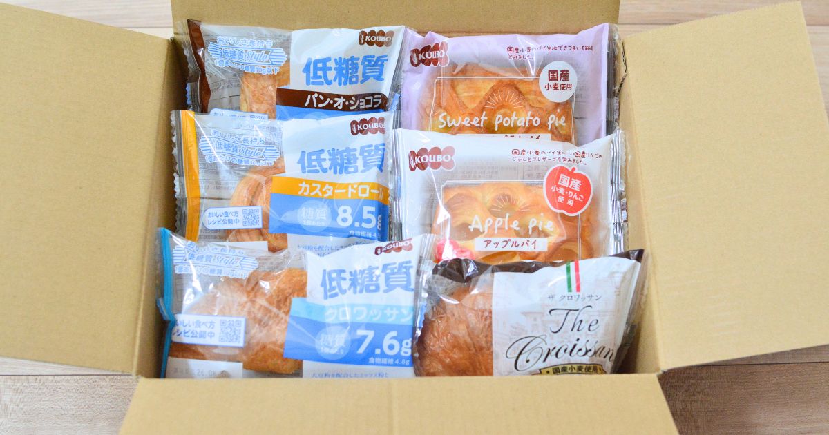 箱に入ったKOUBOロングライフパンの詰め合わせ