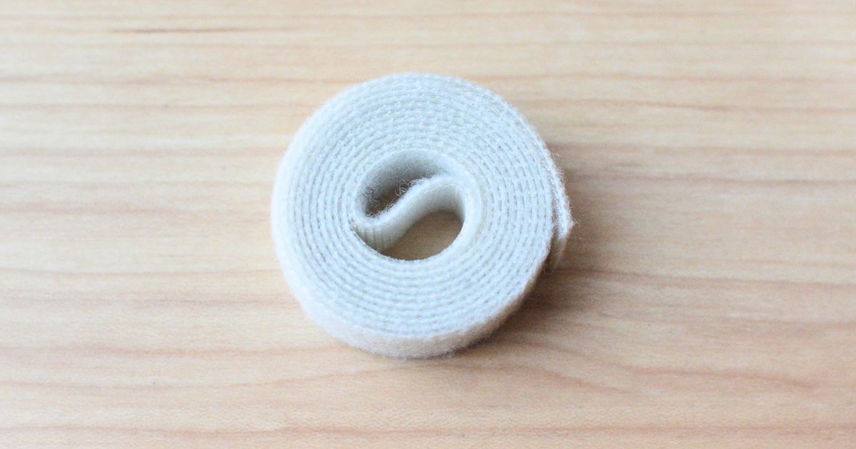 無印良品のミシン目入り結束テープとケーブル収納